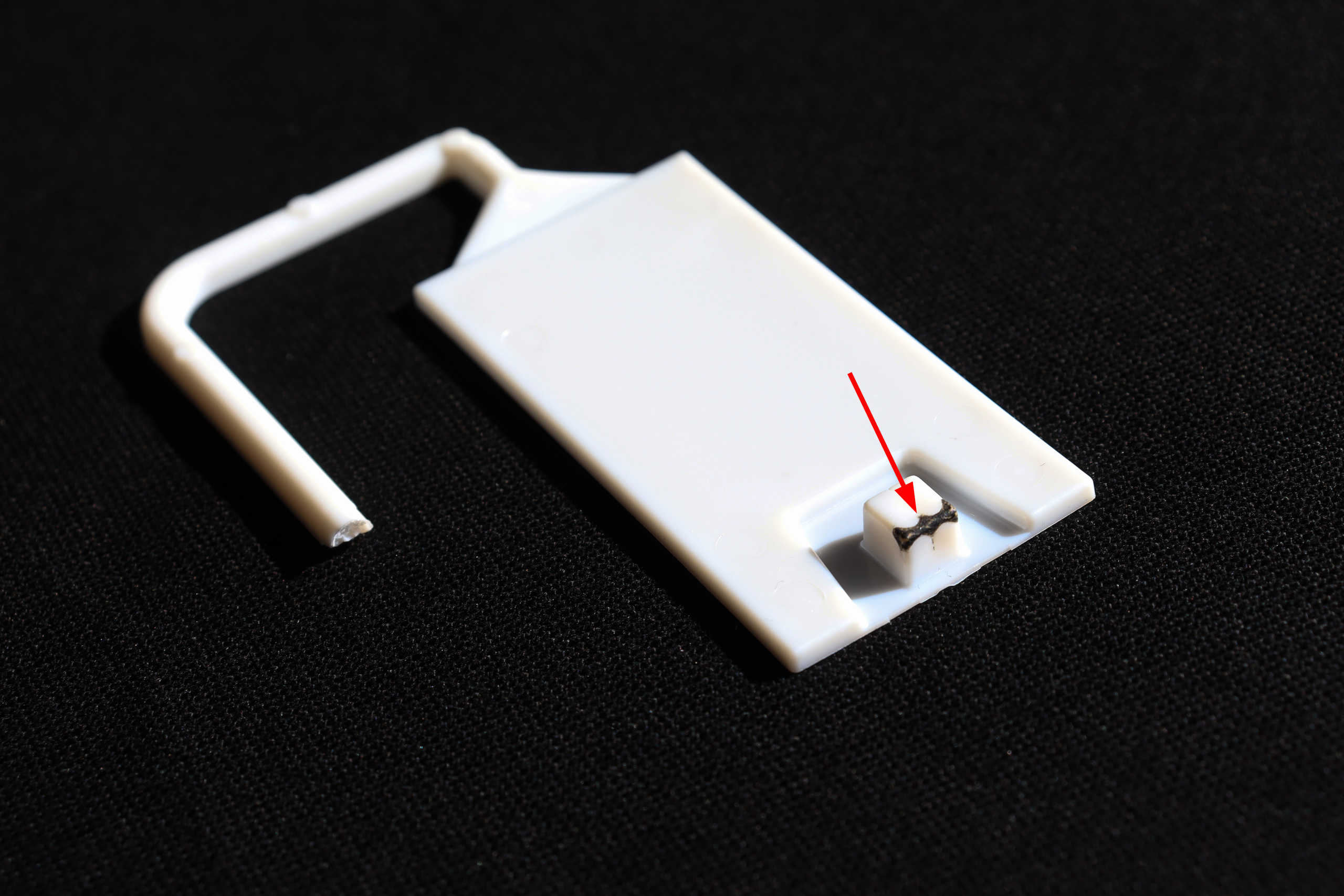 射出成形におけるヤケ（焼け）とは？主な発生原因と具体的な対策を解説