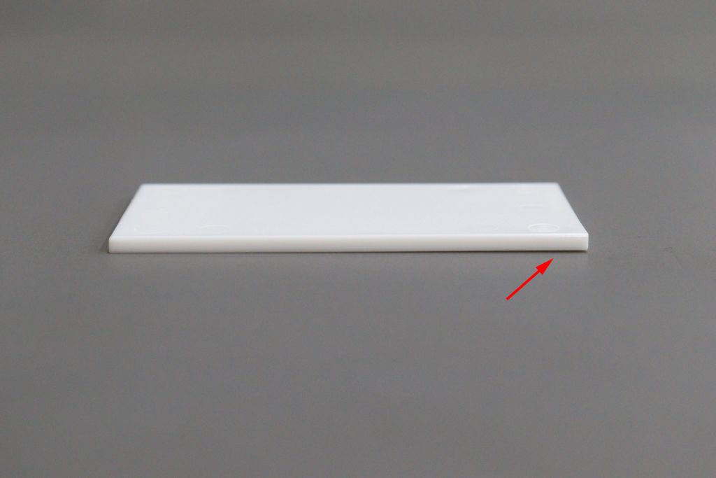 ソリが発生している成形品