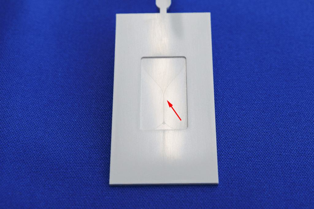 ウェルドラインが発生している成形品